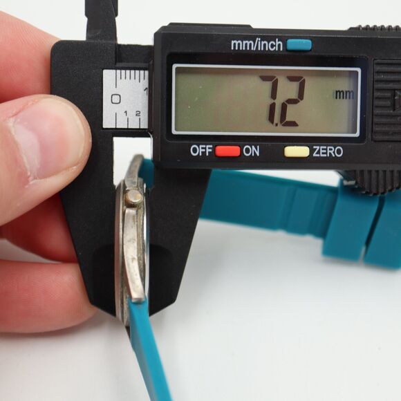 Vintage Tozai Unisex Watch 33mm Round Dial Blue Silicone Strap with New Battery - Picture 3 of 16